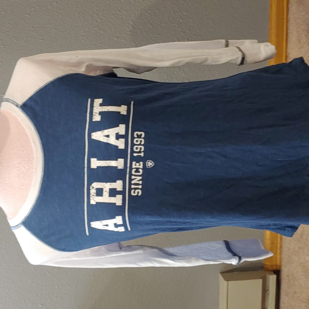 NWT Ariat 3/4 Length Sleeved Top Size M